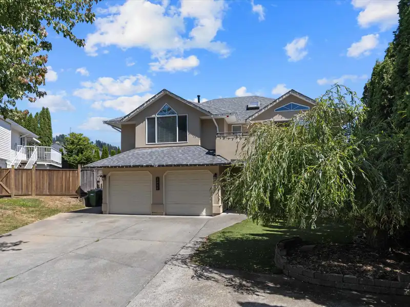 2608 BLACKHAM DRIVE - photo 2 of 33