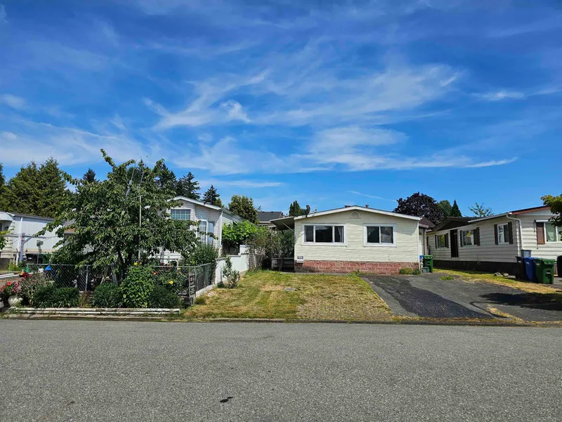 1895 SHORE CRESCENT - photo 2 of 21