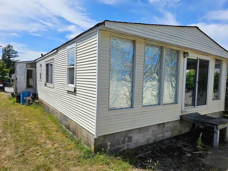 1895 SHORE CRESCENT - photo 3 of 21