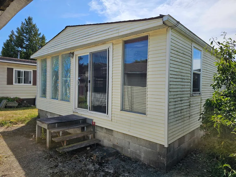 1895 SHORE CRESCENT - photo 4 of 21