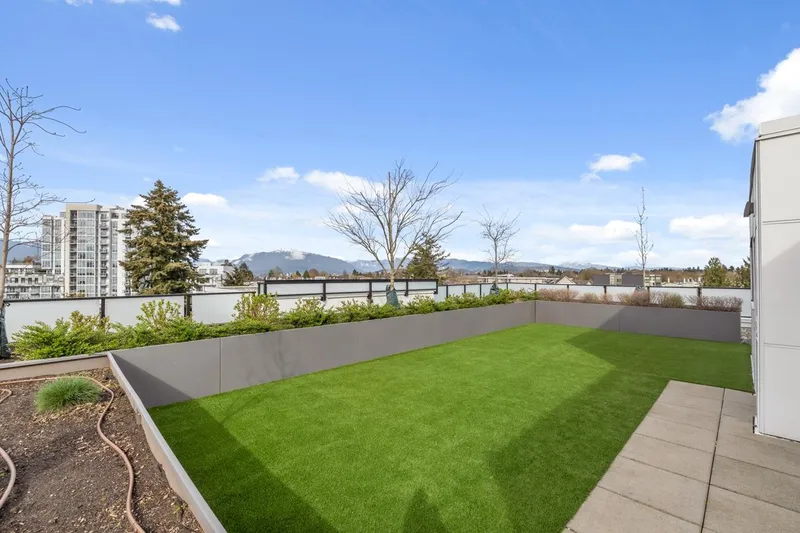 207 4933 CLARENDON STREET - photo 4 of 6