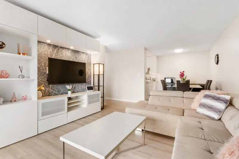 324 4373 HALIFAX STREET - photo 2 of 22