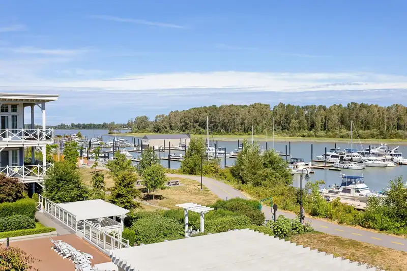 317 5535 ADMIRAL WAY - photo 1 of 40