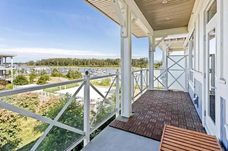 317 5535 ADMIRAL WAY - photo 3 of 40