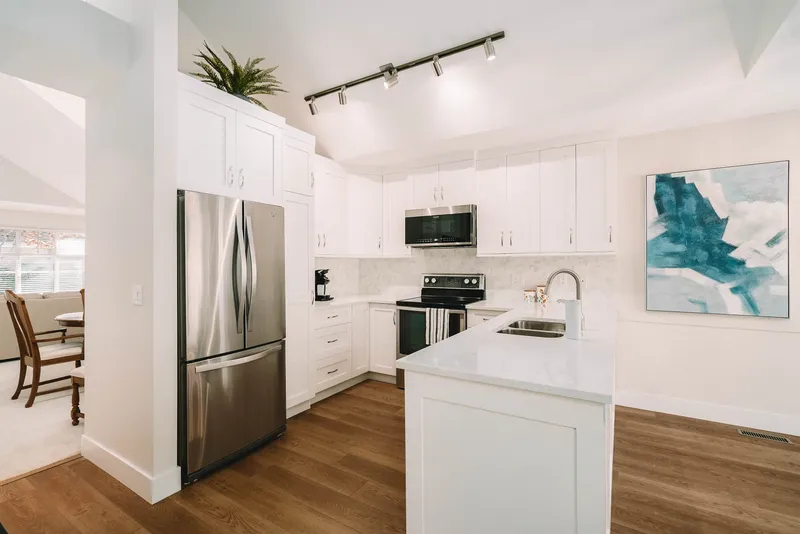 19 14877 33 AVENUE - photo 2 of 25