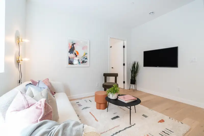 3862 PRINCE ALBERT STREET - photo 4 of 30
