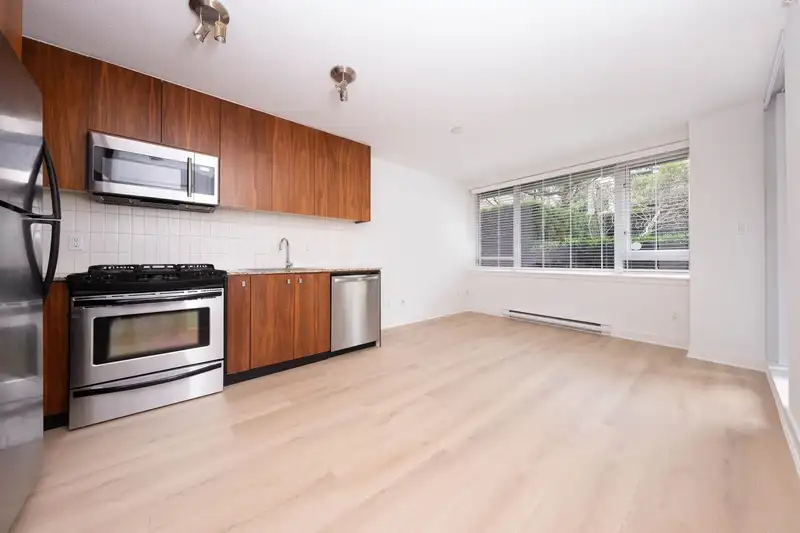 302 1030 W BROADWAY STREET - photo 3 of 38