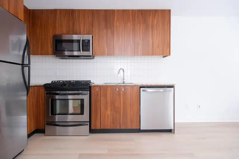 302 1030 W BROADWAY STREET - photo 4 of 38