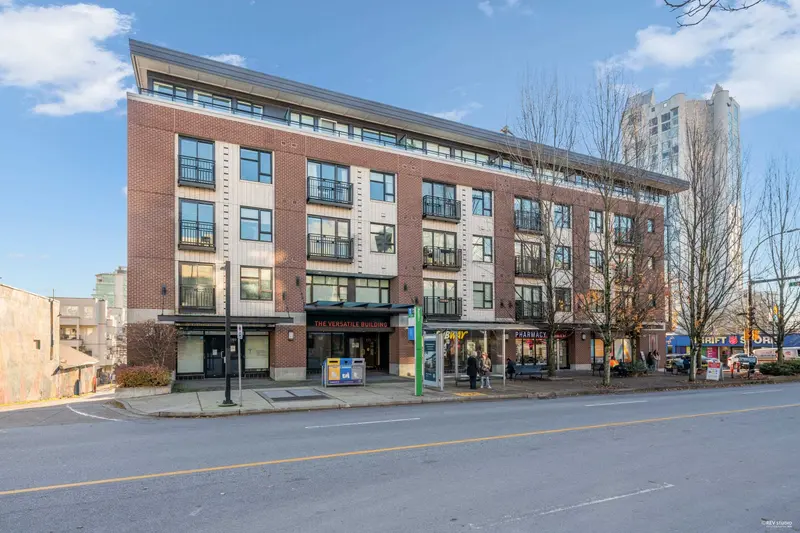 207 111 E 3RD STREET - photo 2 of 23