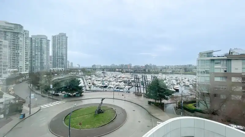 603 1201 MARINASIDE CRESCENT - photo 2 of 25