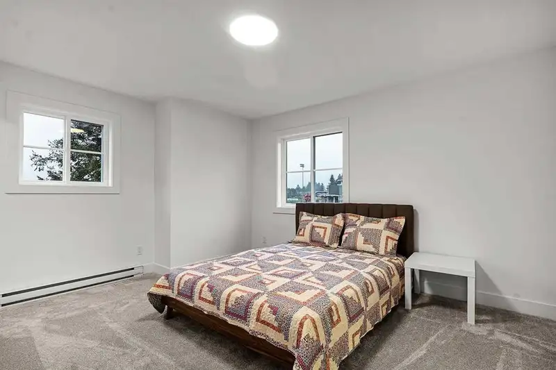 2 2360 CRESCENT WAY - photo 4 of 20