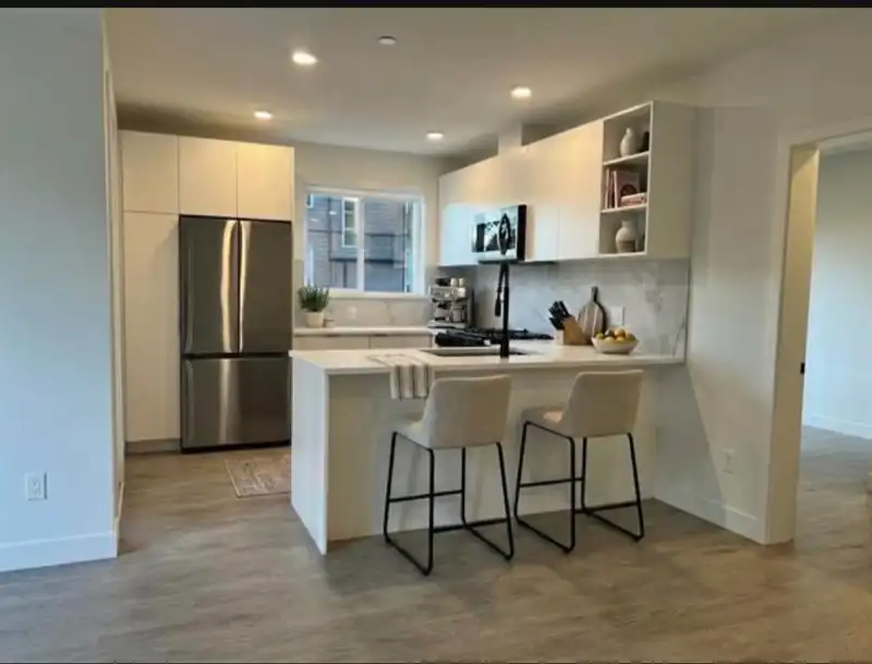 316 13258 105 AVENUE - photo 3 of 18