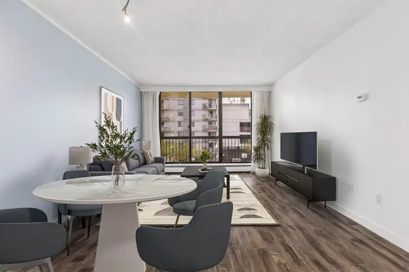 304 145 ST. GEORGES AVENUE - photo 1 of 31