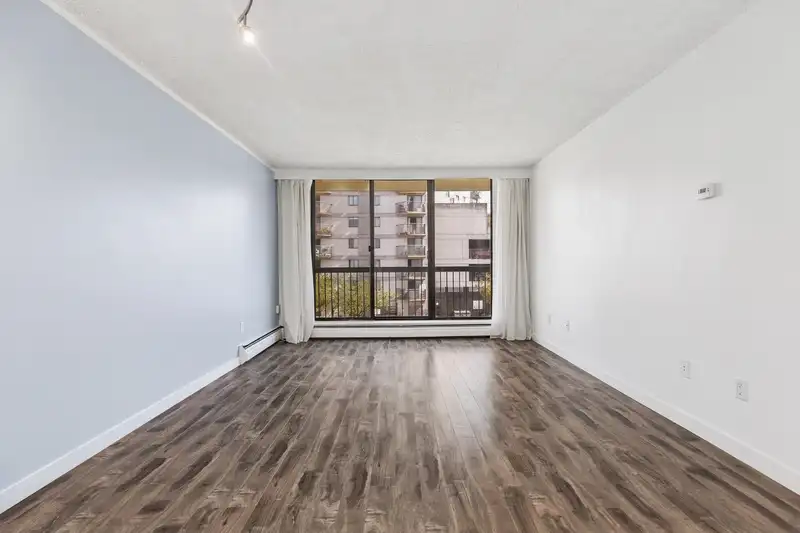 304 145 ST. GEORGES AVENUE - photo 2 of 31
