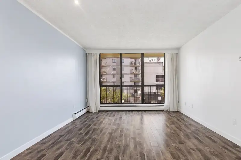 304 145 ST. GEORGES AVENUE - photo 4 of 31