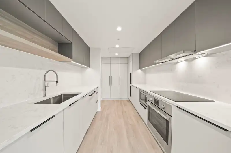 1204 567 EMERSON STREET - photo 2 of 32