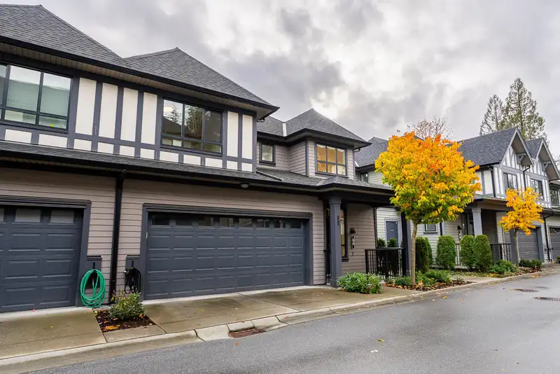 59 3500 BURKE VILLAGE PROMENADE - photo 2 of 40