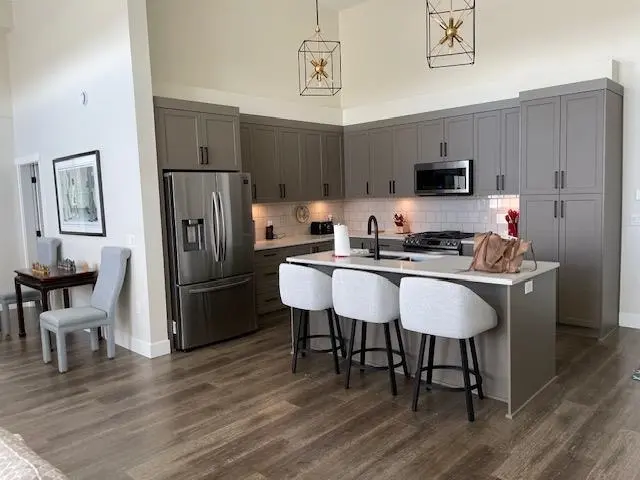 610 22638 119TH AVENUE - photo 2 of 8