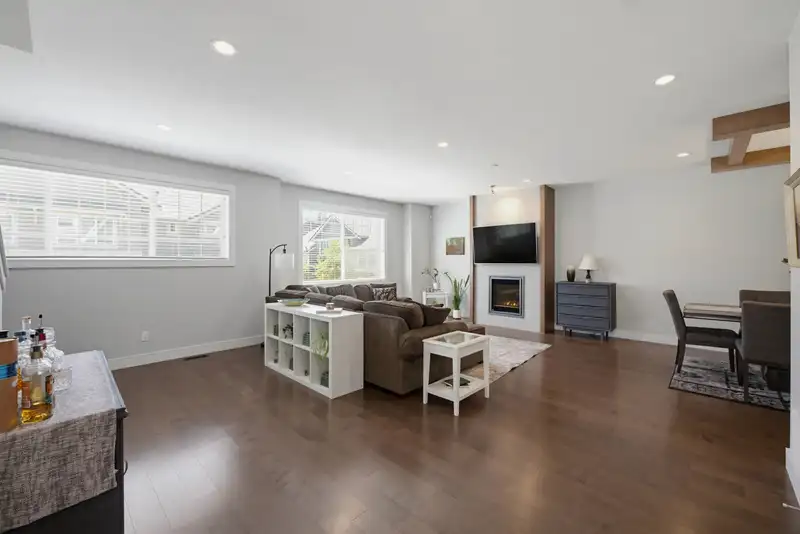 50 15988 32 AVENUE - photo 4 of 40