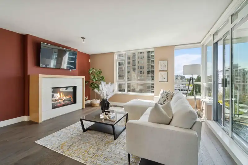 704 1530 W 8TH AVENUE - photo 1 of 29