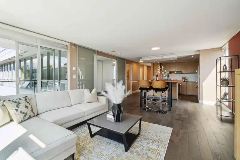 704 1530 W 8TH AVENUE - photo 4 of 29