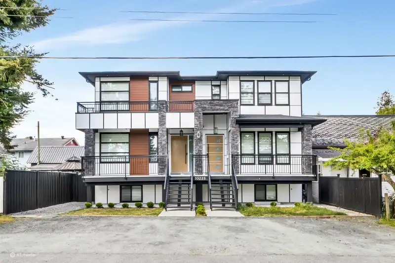 33227 5 AVENUE - photo 1 of 36
