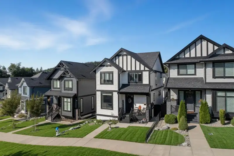 36051 EMILY CARR GREEN - photo 2 of 4