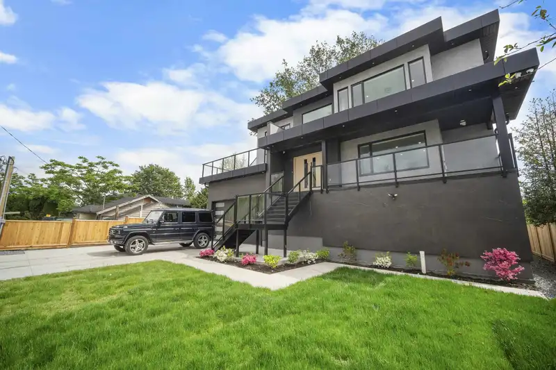 12644 113B AVENUE - photo 2 of 40