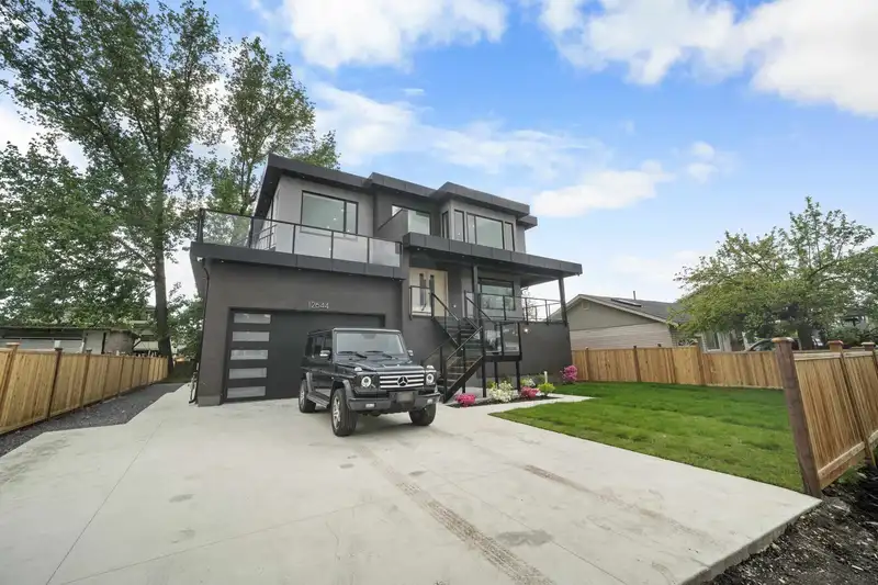 12644 113B AVENUE - photo 3 of 40