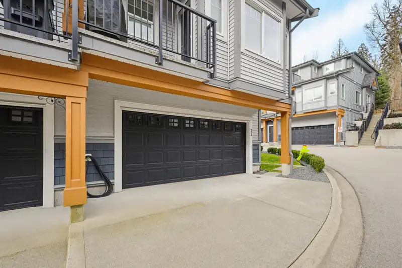 22 22810 113 AVENUE - photo 2 of 35
