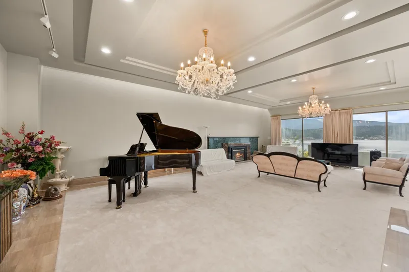 828 BEACHVIEW DRIVE - photo 1 of 25