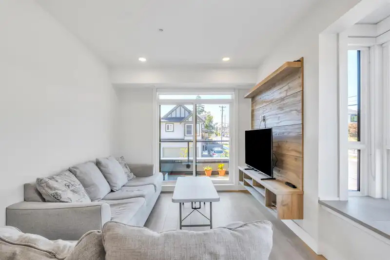 212 14818 60 AVENUE - photo 3 of 36