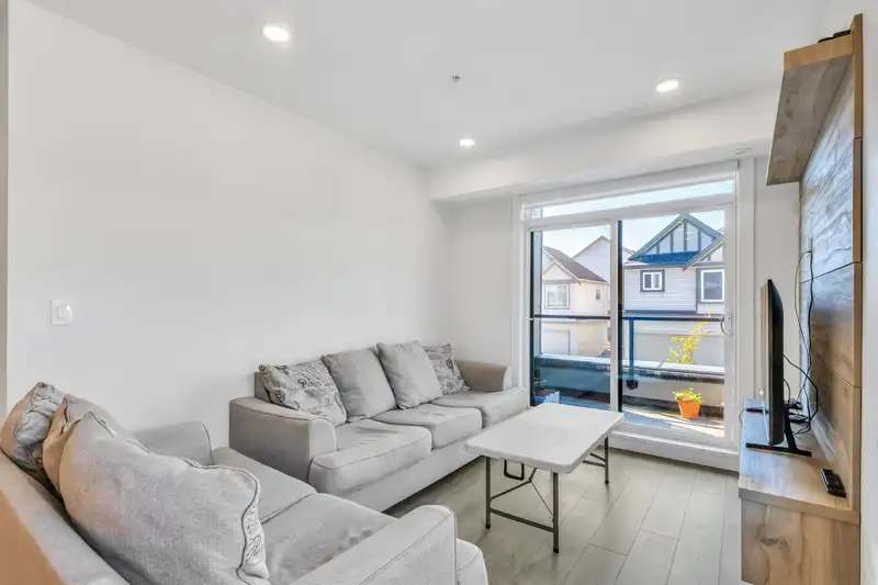 212 14818 60 AVENUE - photo 4 of 36