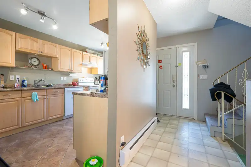 12 2830 W BOURQUIN CRESCENT - photo 4 of 32
