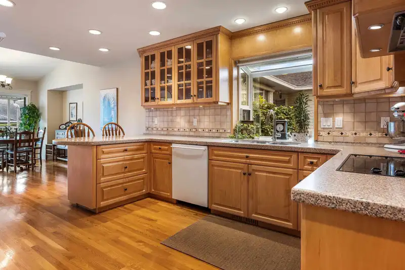 14 3054 TRAFALGAR STREET - photo 4 of 40