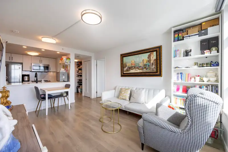 2508 438 SEYMOUR STREET - photo 2 of 12