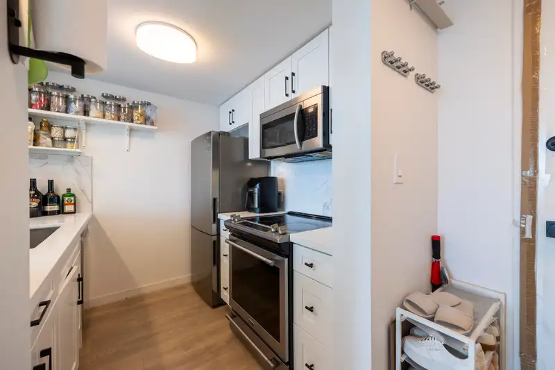2508 438 SEYMOUR STREET - photo 4 of 12