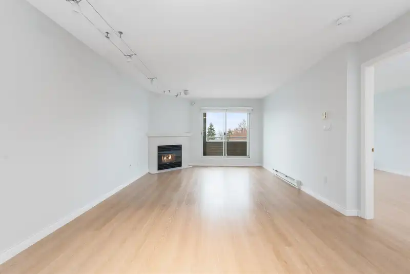 308 3733 NORFOLK STREET - photo 2 of 18