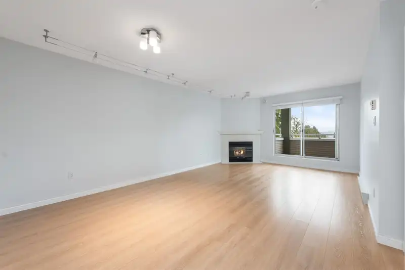 308 3733 NORFOLK STREET - photo 3 of 18