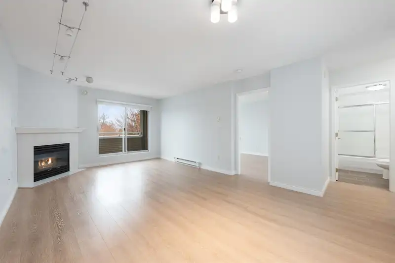 308 3733 NORFOLK STREET - photo 4 of 18