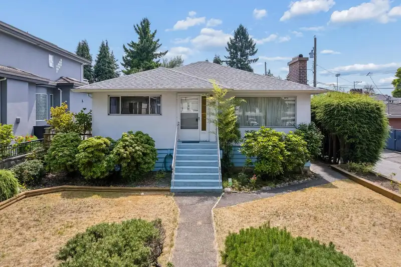 3126 WAVERLEY AVENUE - photo 1 of 31