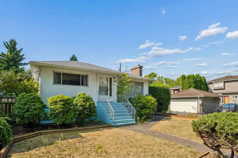3126 WAVERLEY AVENUE - photo 2 of 31