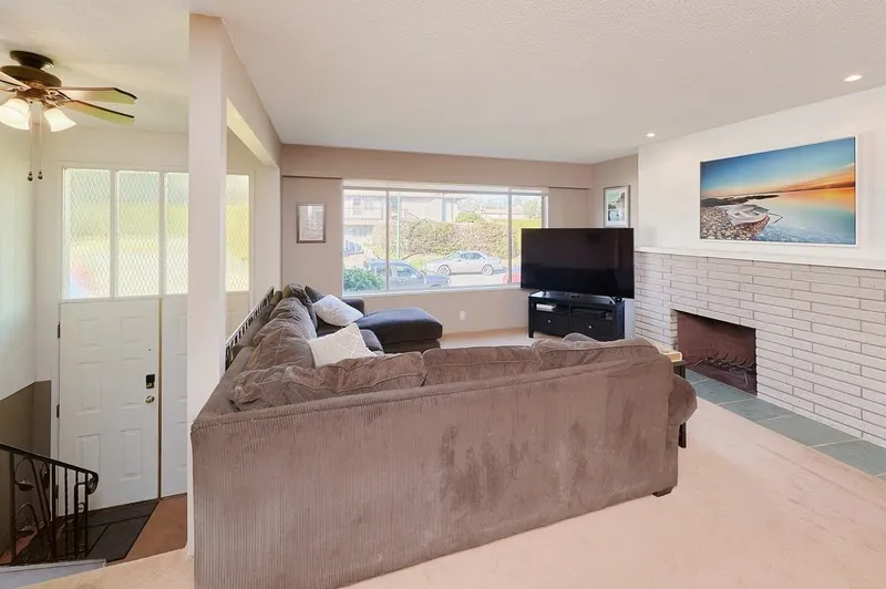 4086/ 4088 LISTER COURT - photo 4 of 25