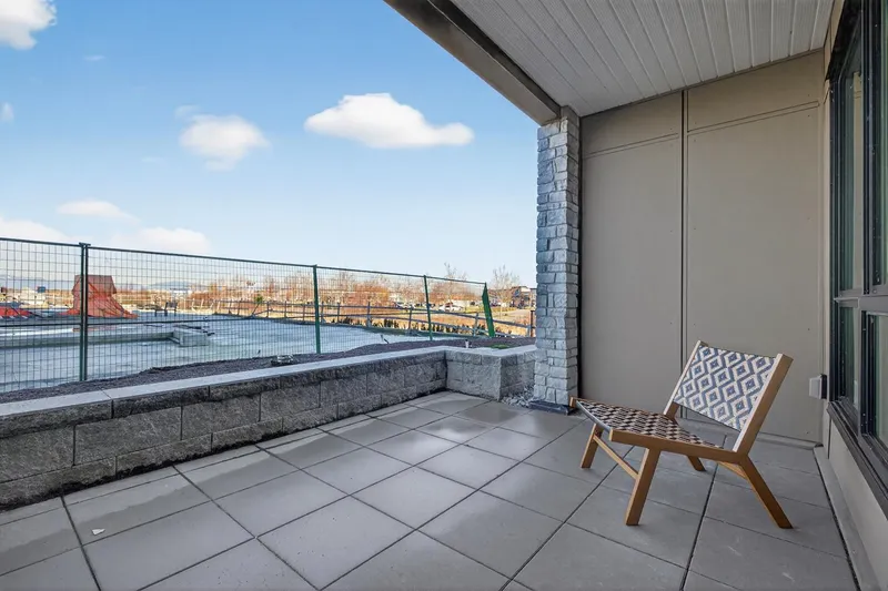 107 1942 STARLING DRIVE - photo 4 of 25