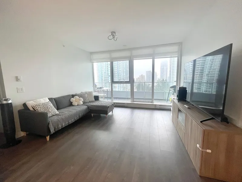 1304 525 FOSTER AVENUE - photo 1 of 6