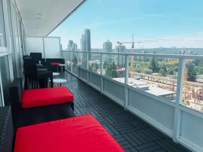 1304 525 FOSTER AVENUE - photo 3 of 6