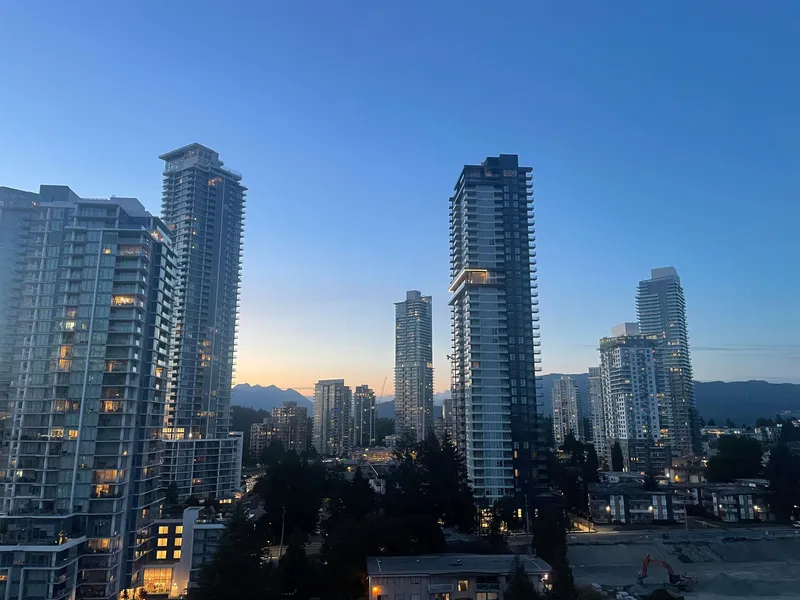 1304 525 FOSTER AVENUE - photo 4 of 6