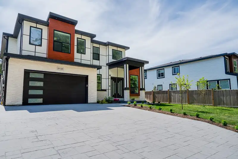 20126 27A AVENUE - photo 2 of 38