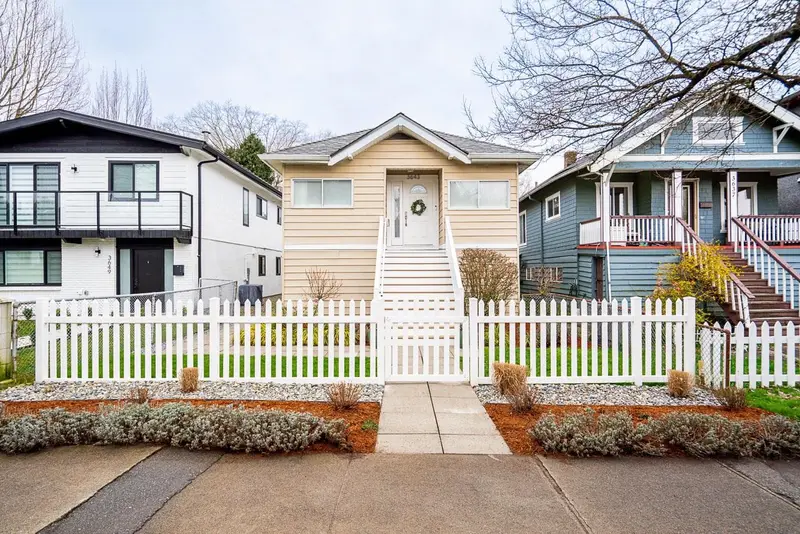 3643 PRINCE ALBERT STREET - photo 1 of 25