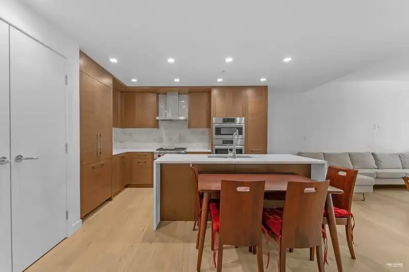 TH8 1439 GEORGE STREET - photo 3 of 26